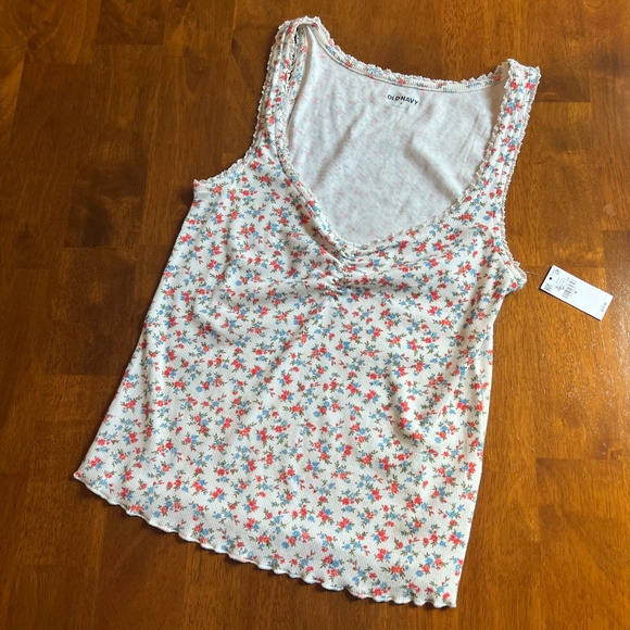 NWT Old Navy Floral Tank Top with lettuce trip and lace detail size M - Picture 1 of 13